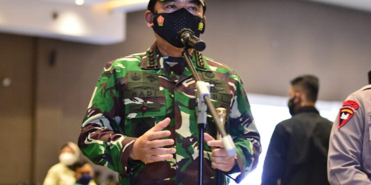 Sebarkan Tenaga Kesehatan, Panglima TNI Target Vaksinasi 1 Juta Setiap Hari