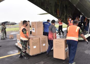 Panglima TNI Kerahkan Hercules Angkut Alkes Covid-19 ke Sumatera