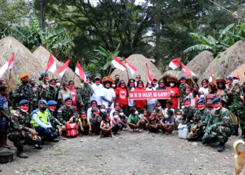 Tim Medis Lanud Silas Papare Vaksinasi Door to Door Hingga Pegunungan Tengah Papua