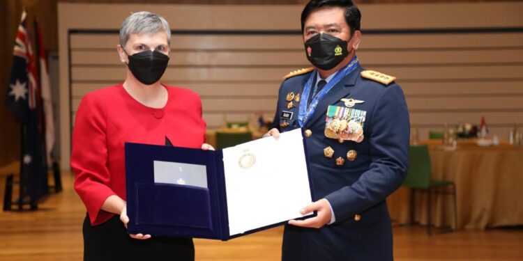 Panglima TNI Dianugerahi Gelar Kehormatan dari Pemerintah Australia