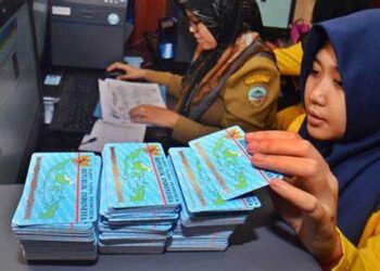 Bahaya Swafoto dengan KTP Elektronik