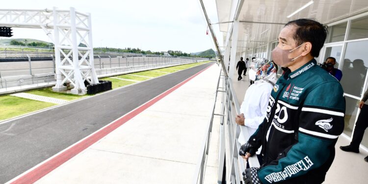 Jokowi Pastikan Sirkuit Mandalika Siap Selenggarakan MotoGP Maret 2022
