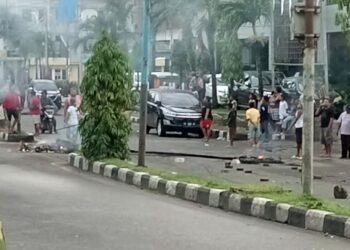 Pemilik Akun Tak Ditetapkan Tesangka, Warga Manokwari Blokir Jalan?