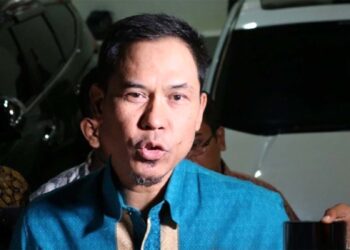 Dituntut 8 Tahun Penjara Dugaan Teorisme, Munarman Malah Ketawa