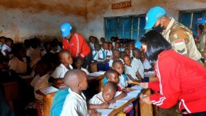 Peringatan Hari Buku Anak Sedunia (HBAS) tahun 2022, Satgas BGC TNI KONGA XXXIX-D MONUSCO Ajak anak-anak Kongo gemar membaca.