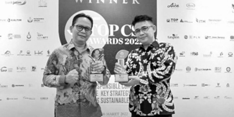 PT Pindad meraih CSR Awards 2022