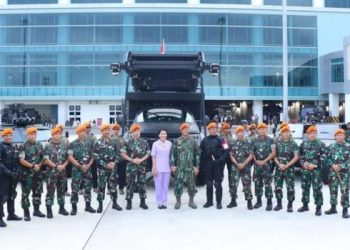 TNI AU Sematkan Baret Kopasgat ke Jenderal Andika Perkasa