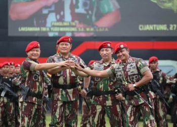 Jenderal Dudung Sematkan Brevet Kopassus ke Panglima TNI dan Kapolri