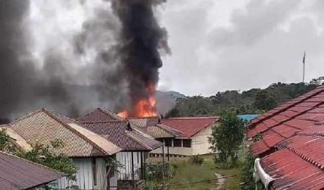 KKB Papua Pimpinan Nelson Mimin Bakar Sekolah dan Tembaki Pesawat Sipil