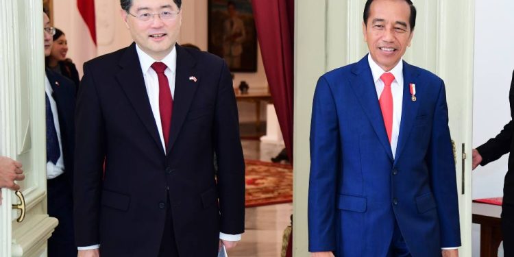 Bertemu Menlu Cina, Presiden Jokowi Bahas Proyek Kereta Cepat hingga IKN Nusantara