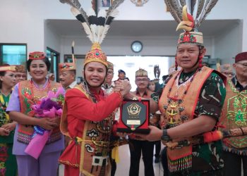 Panglima TNI Terima Penganugerahan Gelar Adat Dayak
