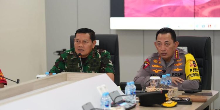 Panglima TNI, Laksamana TNI Yudo Margono, bersama Kapolri, Jenderal Polisi Listyo Sigit Prabowo