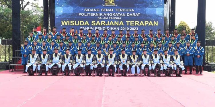 Ini Pesan Jenderal Dudung Saat Mewisuda Puluhan Lulusan Politikenik Angkatan Darat