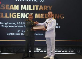Asintel Panglima TNI, Laksda TNI Angkasa Dipua