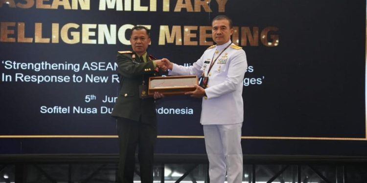 Asintel Panglima TNI, Laksda TNI Angkasa Dipua