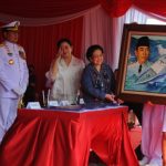 Megawati Soekarnoputri bersama Laksamana Yudo Margono