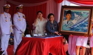 Megawati Soekarnoputri bersama Laksamana Yudo Margono