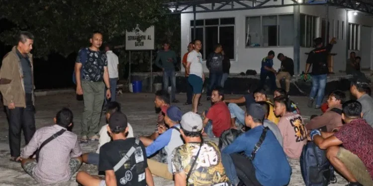 TNI AL Berhasil Gagalkan Pengiriman 17 PMI Ilegal