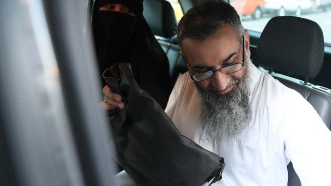 Anjem Choudary seorang ulama radikal di Inggris