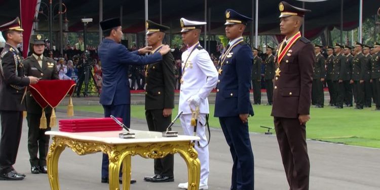 Lantik Ratusan Perwira TNI-Polri, Begini Pesan Presiden Jokowi
