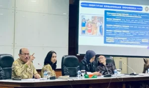 Membahas semboyan Bhinneka Tunggal Ika