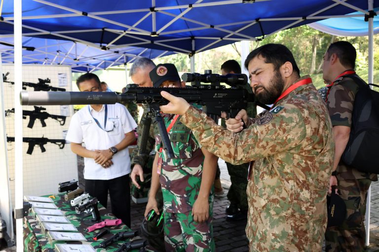 Negara Sahabat Tinjau PT Pindad