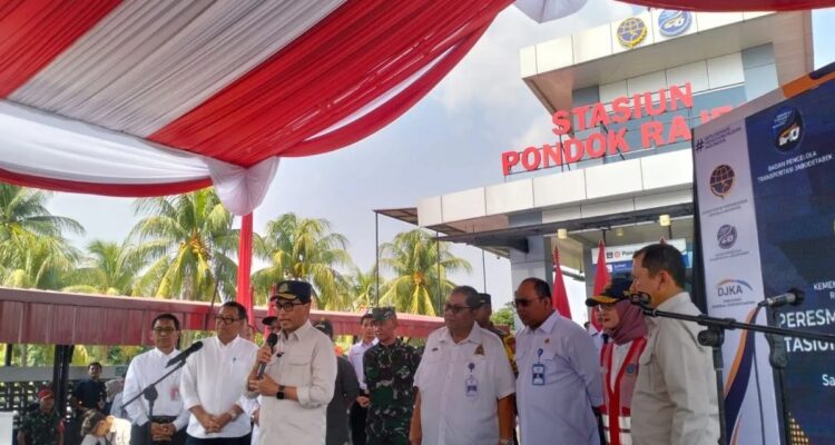 Menteri Budi Karya Sumadi meresmikan Stasiun Pondok Rajeg