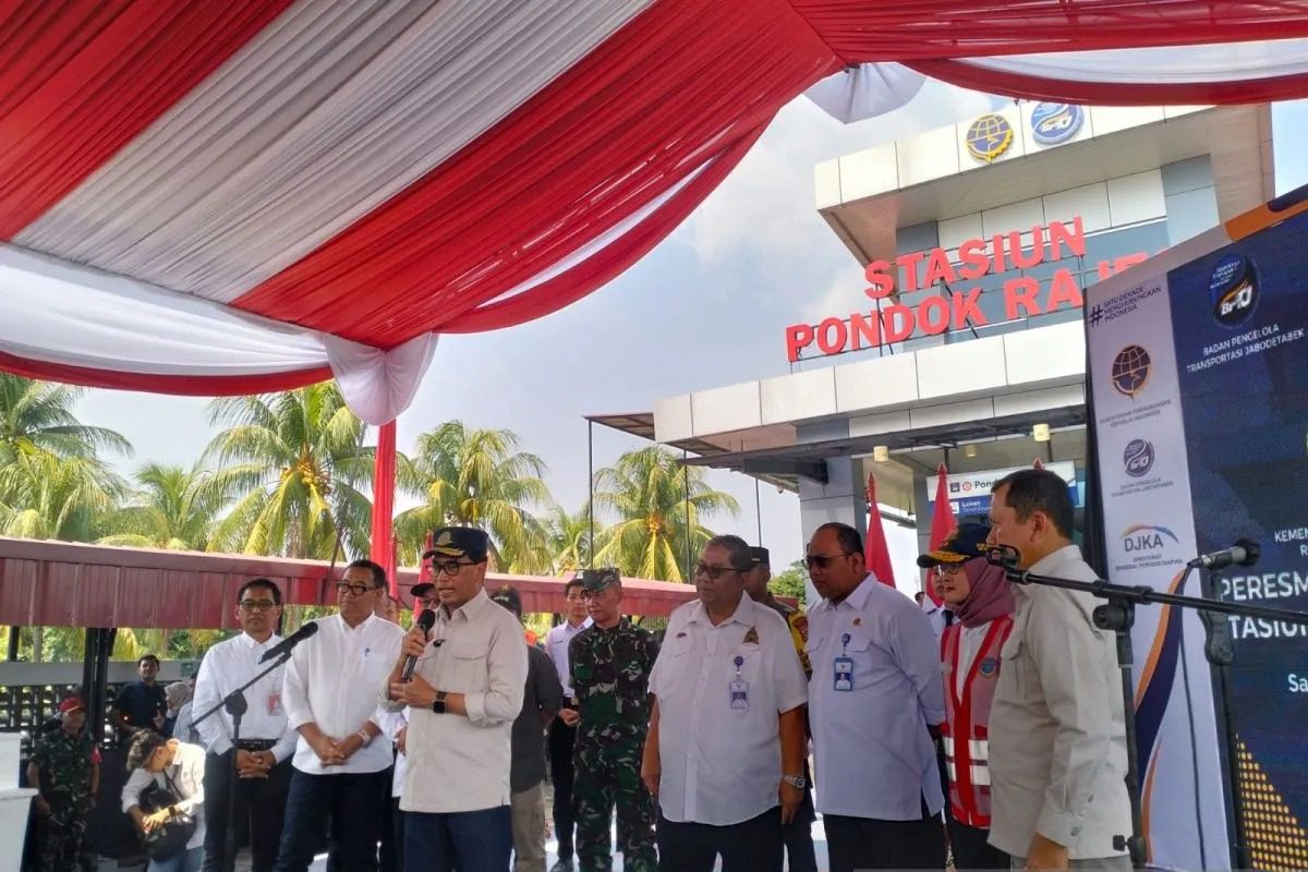 Menteri Budi Karya Sumadi meresmikan Stasiun Pondok Rajeg