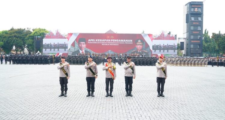 Presiden Jokowi Anugerahkan Nugraha Sakanti kepada Tujuh Satuan Kerja Polri