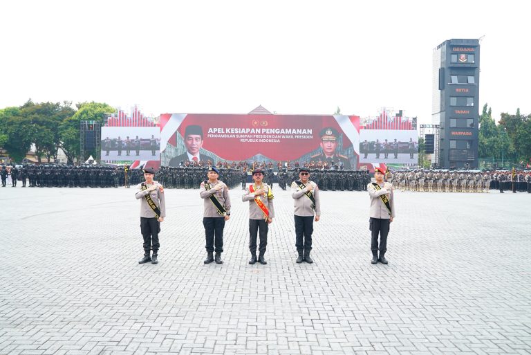 Presiden Jokowi Anugerahkan Nugraha Sakanti kepada Tujuh Satuan Kerja Polri