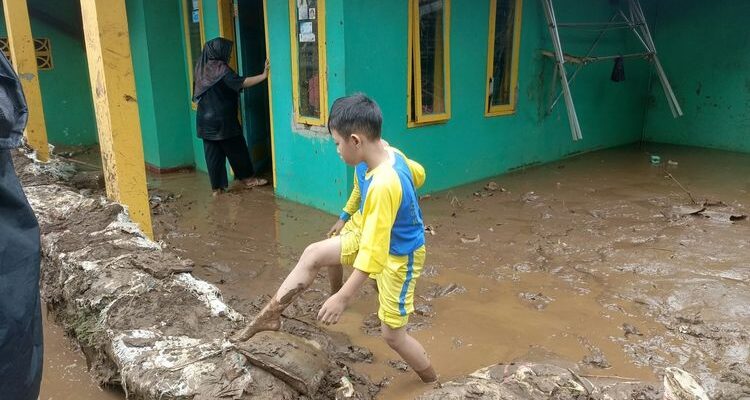 Banjir, longsor di Kabupaten Bandung dan Bogor