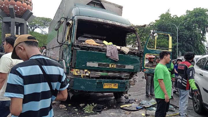 truk takbrak lari di Tangerang