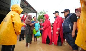 Penjabat Gubernur Sulsel, Zudan Arif Fakrulloh, mengunjungi sejumlah lokasi banjir di Kabupaten Pangkep