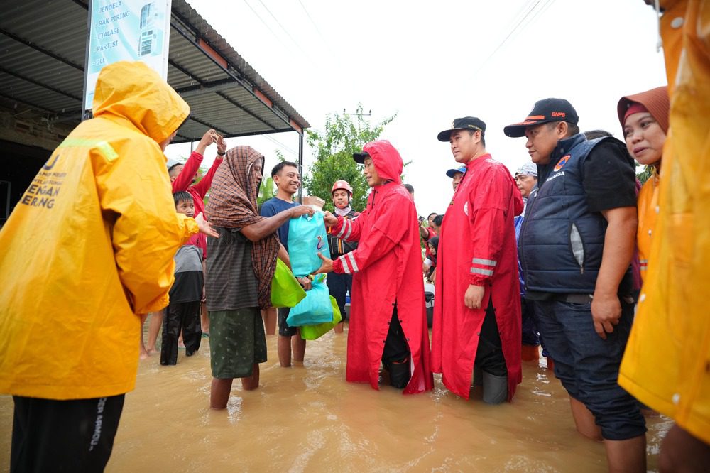 Penjabat Gubernur Sulsel, Zudan Arif Fakrulloh, mengunjungi sejumlah lokasi banjir di Kabupaten Pangkep