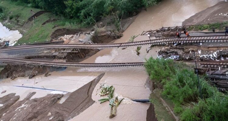 Banjir Melanda Jawa Tengah, Enam Jembatan Rusak dan Ribuan Warga Terpaksa Mengungsi