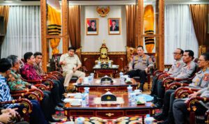Kapolri, Jenderal Listyo Sigit Prabowo bersama Menpera, Maruarar Sirait, bahas program pembangunan 3 juta unit rumah.