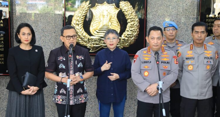 Kapolri, Jenderal Listyo Sigit Prabowo, bersama Menteri P2MI, Abdul Kadir Karding