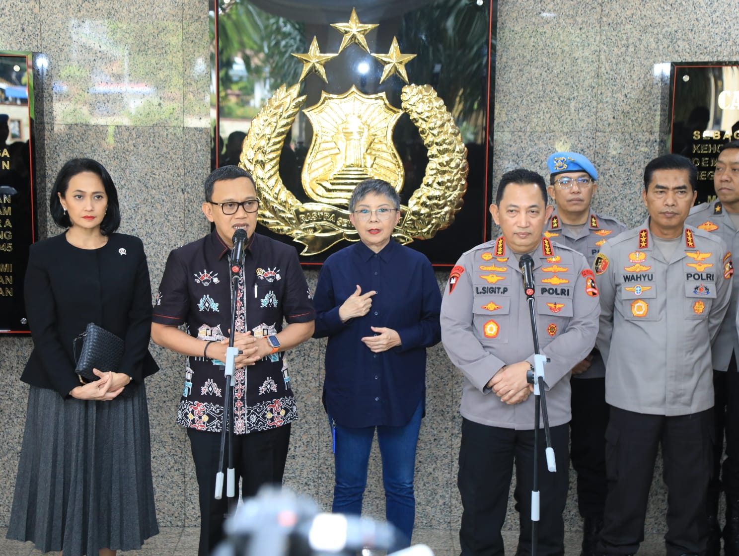 Kapolri, Jenderal Listyo Sigit Prabowo, bersama Menteri P2MI, Abdul Kadir Karding