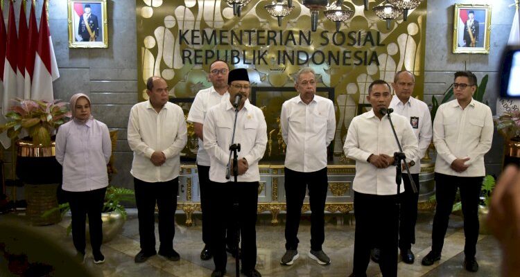 Kepala BNPT, Komjen Pol. Eddy Hartono, bersama Menteri Sosial (Mensos), Saifullah Yusuf.