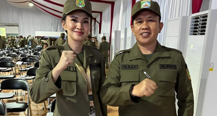 Bupati Morowali, Ikhsan Baharuddin berpose bersama Gubernur Maluku Utara, Sherly Tjoanda Laos