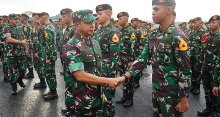 Panglima TNI, Jenderal TNI Agus Subiyanto, menyambut kedatangan Kontingen Patriot Indonesia