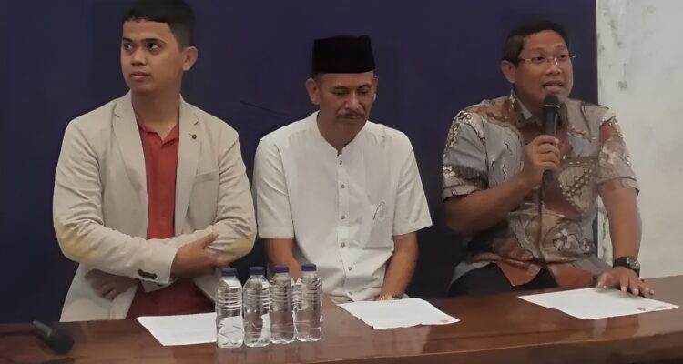 Kepala Desa (Kades) Kohod menanggapi hukuman denda administratif sebesar Rp 48 miliar dari Kementerian Kelautan dan Perikanan (KKP)