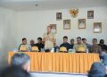Asisten I Setdakab Morowali, Tahir, memimpin pertemuan lanjutan di Desa Matarape