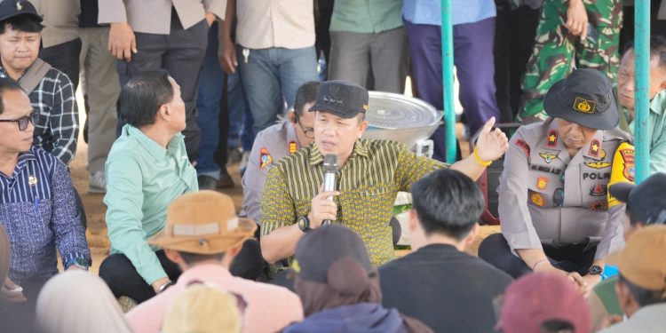 Bupati Morowali Iksan memediasi konflik lahan petani dan PT Vale di Desa Bahomote