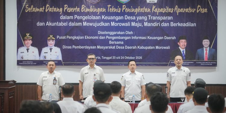 Bupati Morowali, Iksan Baharudin Abdul Rauf, saat Membuka kegiatan Bimbingan Teknis (Bimtek) Peningkatan Kapasitas Aparatur Desa dalam Pengelolaan Keuangan Desa yang Transparan dan Akuntabel di Hotel Jayakarta, Jakarta, Rabu (21/10/2026).