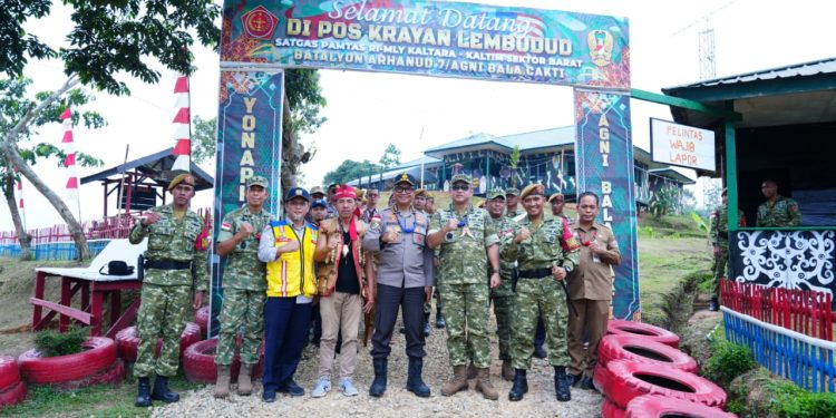 Wakil Panglima TNI sekaligus Kepala Badan Nasional Pengelola Perbatasan dan Daerah Terpencil (BNPPDT), Jenderal TNI Maruli Simanjuntak, saat meninjau Pos Pengamanan Perbatasan (Pamtas) Krayan Lembudud dan jalan perbatasan Indonesia-Malaysia di Krayan, Kabupaten Nunukan, Kalimantan Utara, Jumat (23/10/2026)