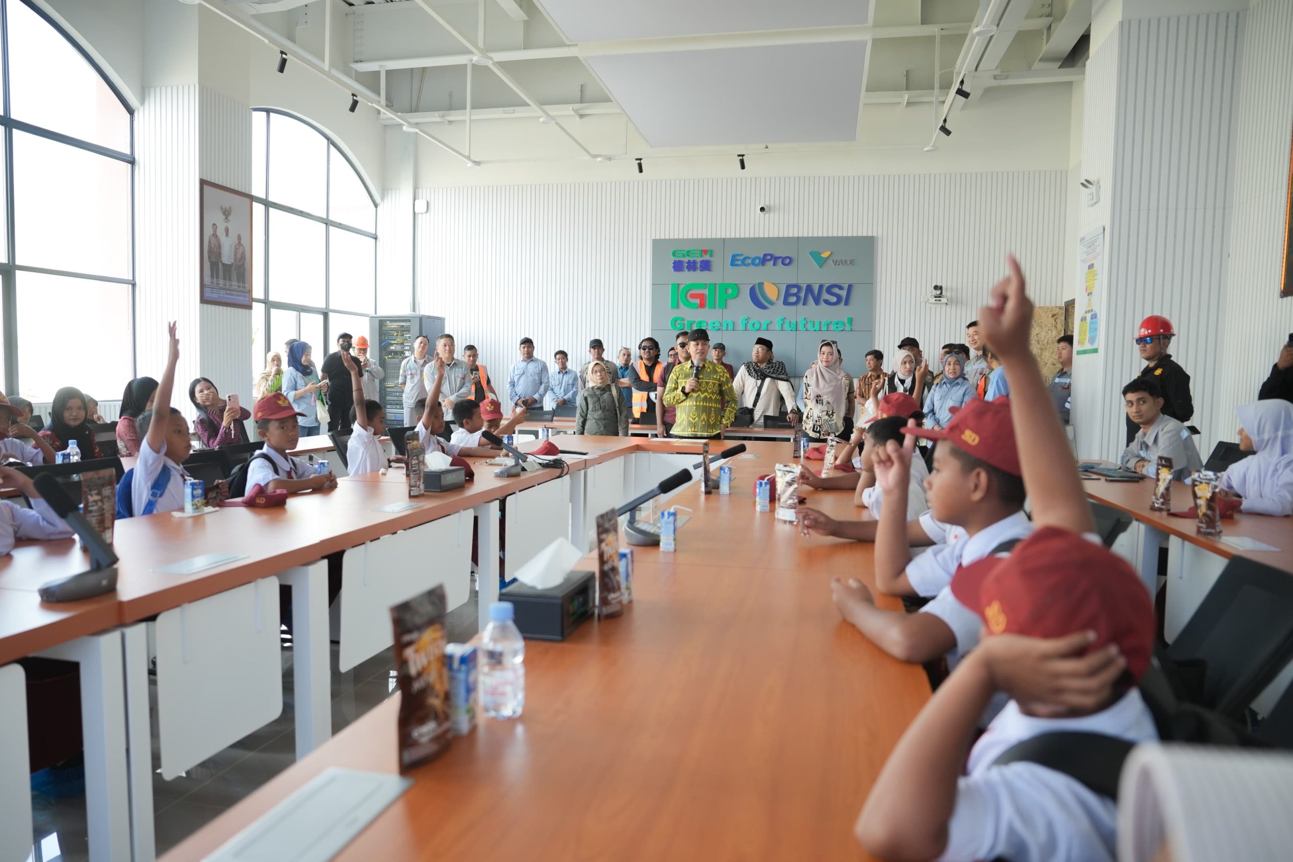 Bupati Morowali, Iksan Baharudin Abdul Rauf mengapresiasi progres pembangunan kawasan industri PT International Green Industrial Park (IGIP) di Desa Sambalagi