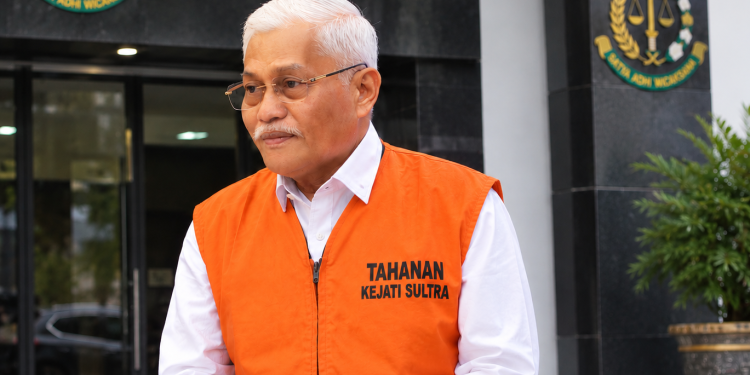 Eks Sekda Sultra, Asrun Lio yang ditahan Kejaksaan Tinggi Sultra