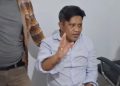 Kadis Pariwisata Sultra, Ridwan Badallah saat didatangi loyalis Ridwan Bae