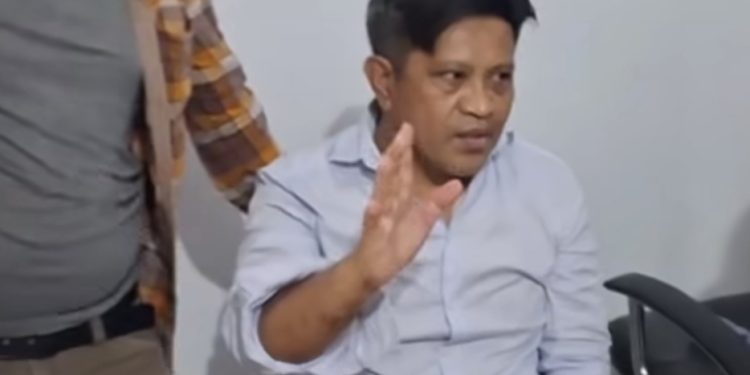 Kadis Pariwisata Sultra, Ridwan Badallah saat didatangi loyalis Ridwan Bae